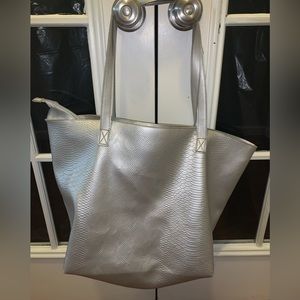 NWT Bath and Body Works Large Tote with Zip Closure